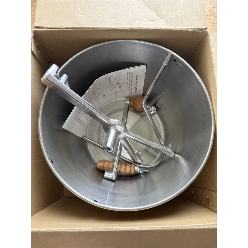 Vintage Back To Basics Metal Hand Crank 10 Qt Bread Mixer / Manual -New Open Box